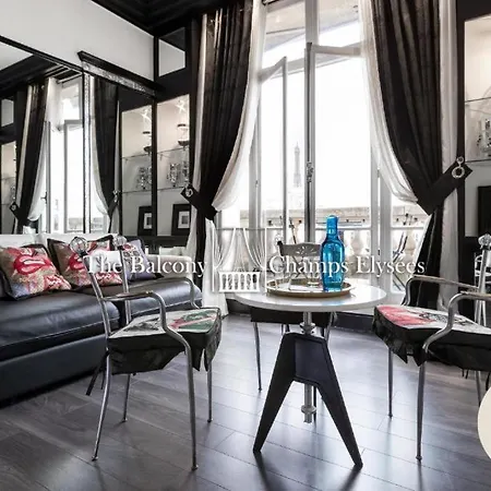 The Balcony Avenue Champs-elysees Apartment *