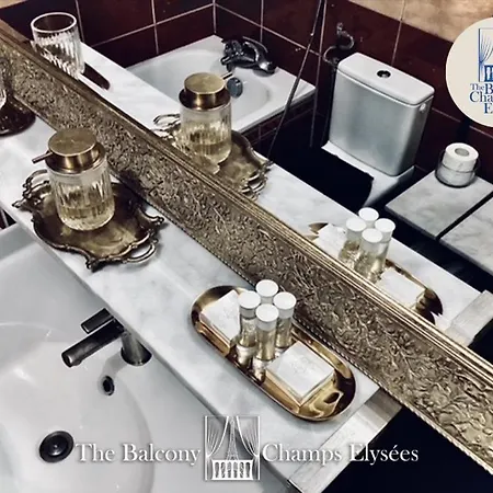 The Balcony Avenue Champs-elysees Apartment *