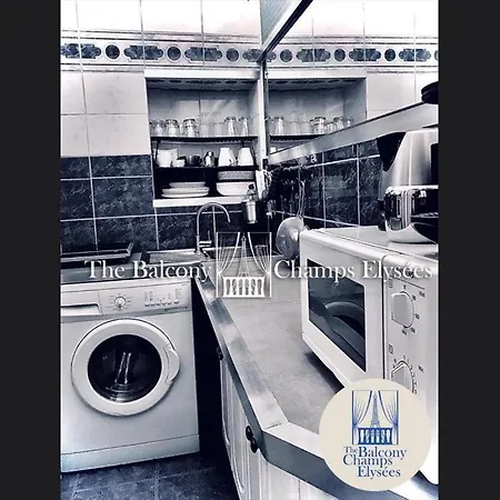 The Balcony Avenue Champs-elysees Apartment